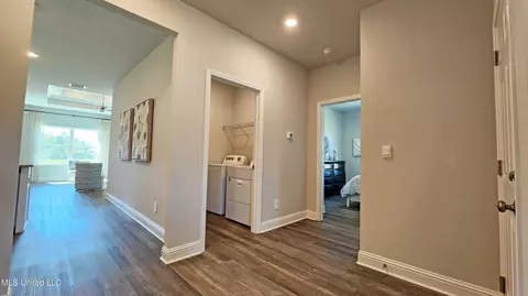 Entry Way - 430 Piney Dr, Pearl, MS 39208 photo 2 of 2