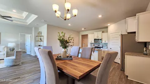 Dining - 430 Piney Dr, Pearl, MS 39208 photo 2 of 3