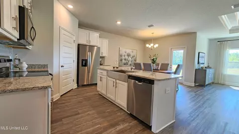 Kitchen - 430 Piney Dr, Pearl, MS 39208 photo 2 of 2