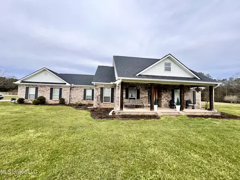1928 Kennedy Ln, Moss Point, MS 39562