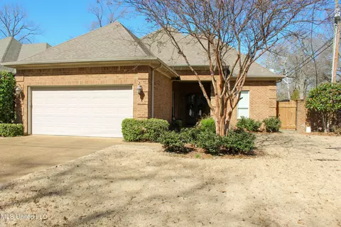 121 E Wilson Ave, Greenwood, MS 38930