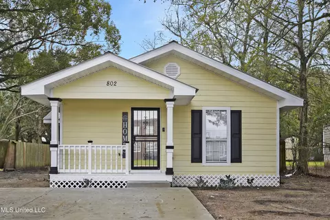 802 Dupont Ave, Pascagoula, MS 39567