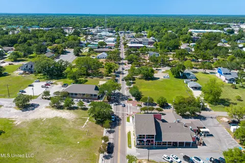View/Area - 121 E Fifth St, Long Beach, MS 39560 photo 6 of 9