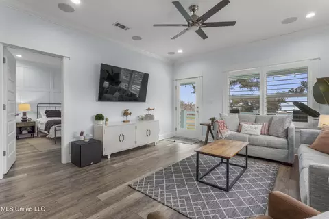 Living - 121 E Fifth St, Long Beach, MS 39560 photo 4 of 4