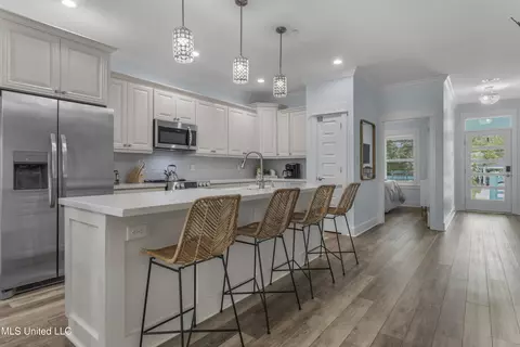 Entry Way - 121 E Fifth St, Long Beach, MS 39560 photo 4 of 5