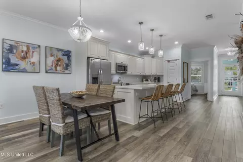 Dining - 121 E Fifth St, Long Beach, MS 39560 photo 2 of 2