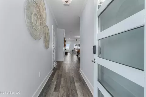 Entry Way - 121 E Fifth St, Long Beach, MS 39560 photo 2 of 5