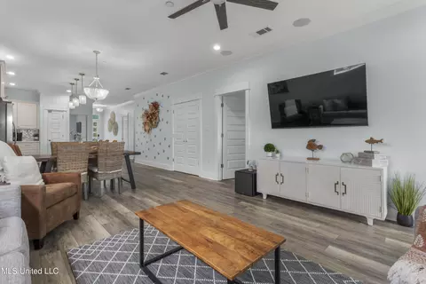 Living - 121 E Fifth St, Long Beach, MS 39560 photo 3 of 4