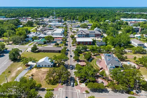 View/Area - 121 E Fifth St, Long Beach, MS 39560 photo 7 of 9