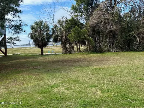 413415 Martin Ave, Ocean Springs, MS 39564