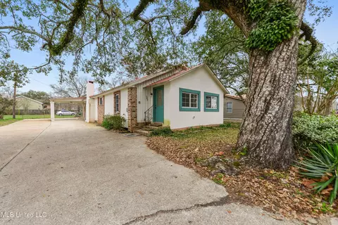 507 Main St, Bay Saint Louis, MS 39520