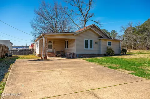 139 Gray Ln, Forest, MS 39074 photo 1