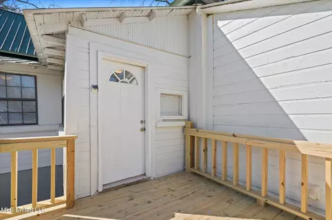 Exterior - 404 1st St, New Augusta, MS 39462 photo 6 of 7