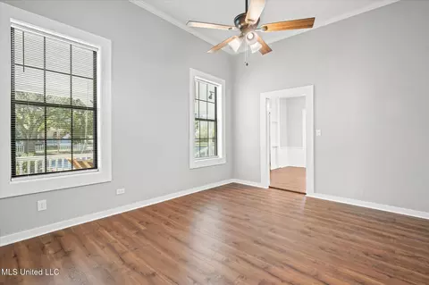 Living - 404 1st St, New Augusta, MS 39462 photo 2 of 6
