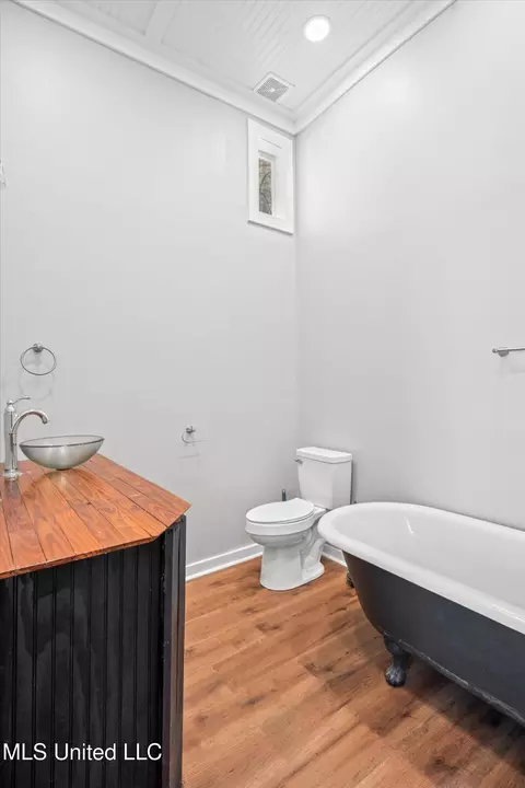 Bath - 404 1st St, New Augusta, MS 39462 photo 1 of 2