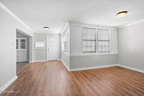Living - 404 1st St, New Augusta, MS 39462 photo 3 of 6