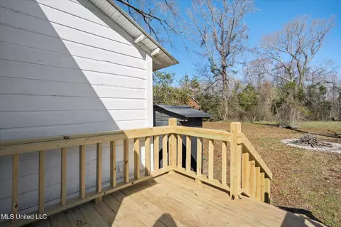 Exterior - 404 1st St, New Augusta, MS 39462 photo 5 of 7