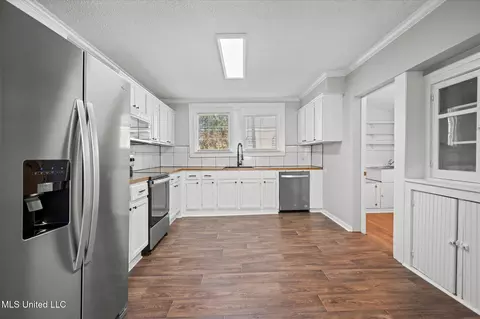 Kitchen - 404 1st St, New Augusta, MS 39462 photo 2 of 4