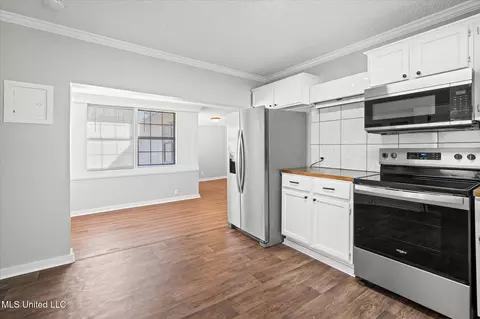 Kitchen - 404 1st St, New Augusta, MS 39462 photo 3 of 4