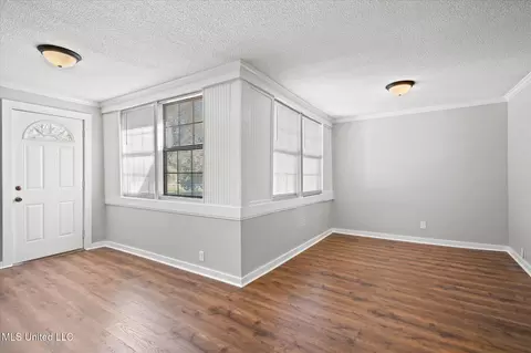 Living - 404 1st St, New Augusta, MS 39462 photo 5 of 6
