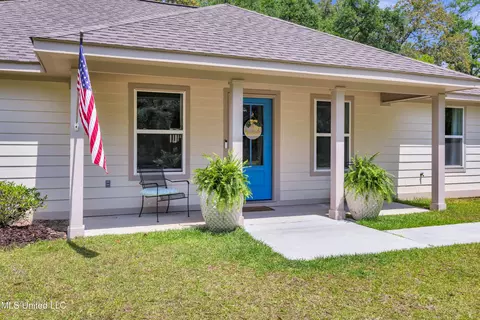 750 Plum St, Ocean Springs, MS 39564