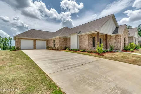 825 Long Leaf Cir, Brandon, MS 39042 photo 1