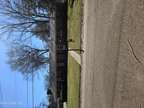 1901 Longwood Dr, Jackson, MS 39212