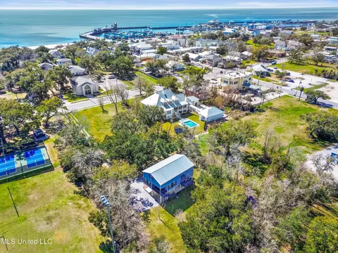 323 E Second St, Pass Christian, MS 39571 photo 27