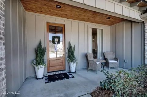 Exterior - 176 Cornerstone Dr, Brandon, MS 39042 photo 2 of 7