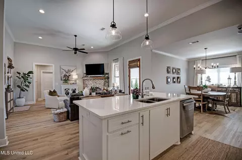 Kitchen - 176 Cornerstone Dr, Brandon, MS 39042 photo 5 of 6