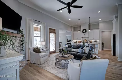 Living - 176 Cornerstone Dr, Brandon, MS 39042 photo 2 of 2