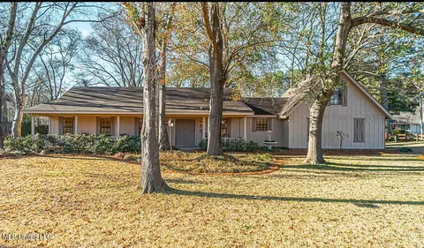 311 Longmeadow Dr, Ridgeland, MS 39157