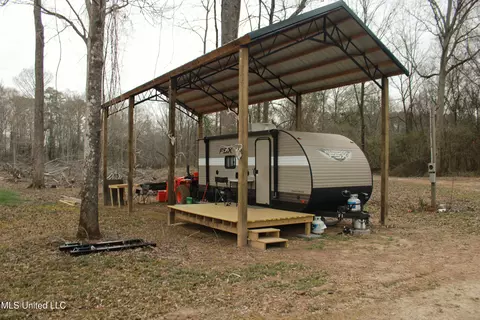 744 Midway Rd, Carthage, MS 39051