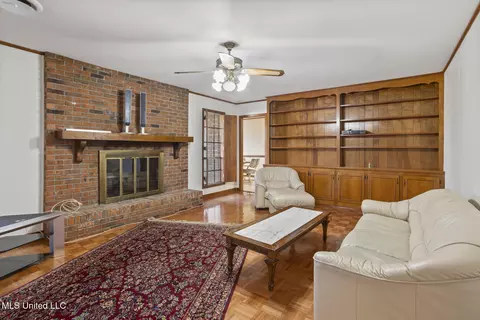 Living - 1927 Springridge Dr, Jackson, MS 39211 photo 2 of 3