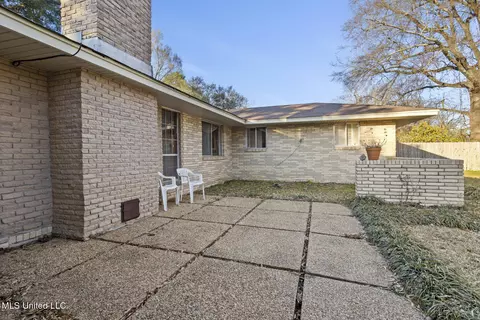 Exterior - 1927 Springridge Dr, Jackson, MS 39211 photo 2 of 4
