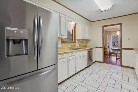 Kitchen - 1927 Springridge Dr, Jackson, MS 39211 photo 3 of 3