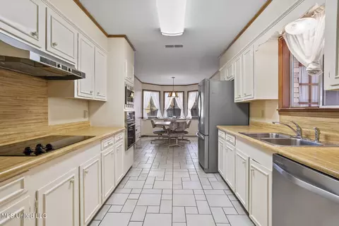 Kitchen - 1927 Springridge Dr, Jackson, MS 39211 photo 1 of 3