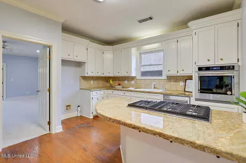 122 Sugaloch Cv, Jackson, MS 39211 photo 8