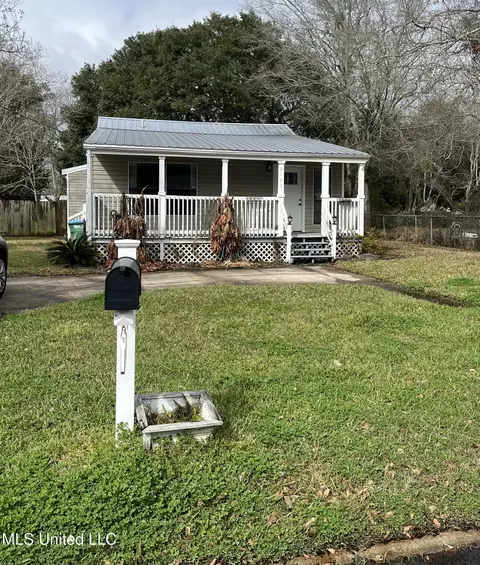 2123 Cleveland Ave, Pascagoula, MS 39567