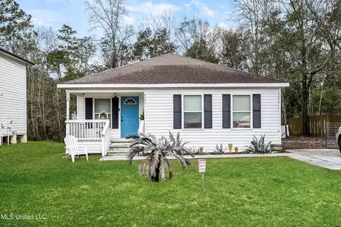 2873 Honduras Dr, Gautier, MS 39553