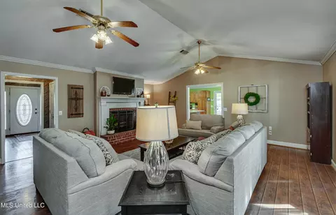 Living - 370 Scr 60, Mize, MS 39116 photo 2 of 4