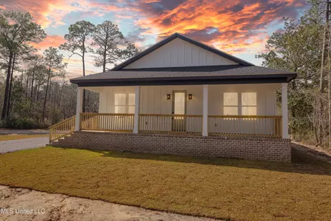 1001 Oak St, Ocean Springs, MS 39564