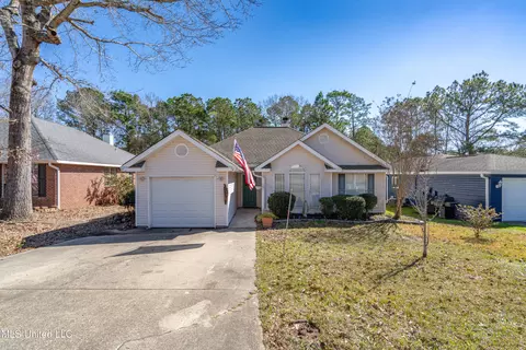 992 Honalo Pl, Diamondhead, MS 39525