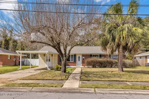 706 Augustine Dr, Gulfport, MS 39507