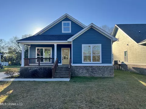 1427 Mantou St, Pascagoula, MS 39567