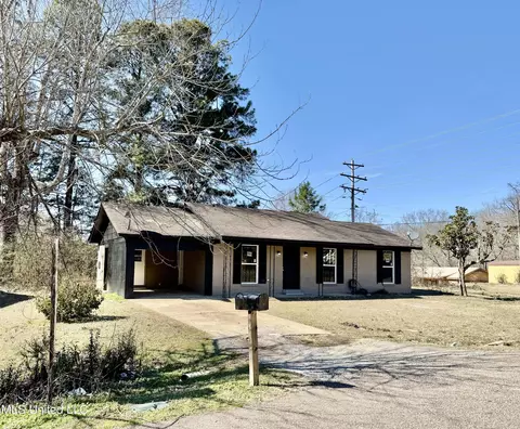 130 Shadowlane Dr, Holly Springs, MS 38635