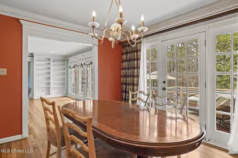 Dining - 2151 E Northside Dr, Jackson, MS 39211 photo 4 of 5