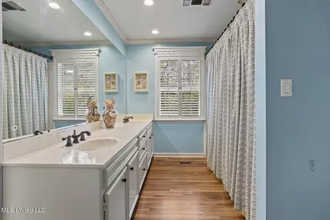 Bath - 2151 E Northside Dr, Jackson, MS 39211 photo 3 of 3
