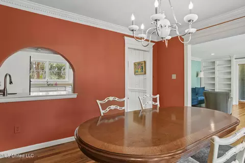 Dining - 2151 E Northside Dr, Jackson, MS 39211 photo 5 of 5