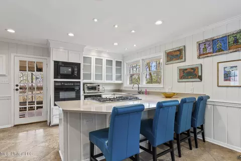 Kitchen - 2151 E Northside Dr, Jackson, MS 39211 photo 4 of 5